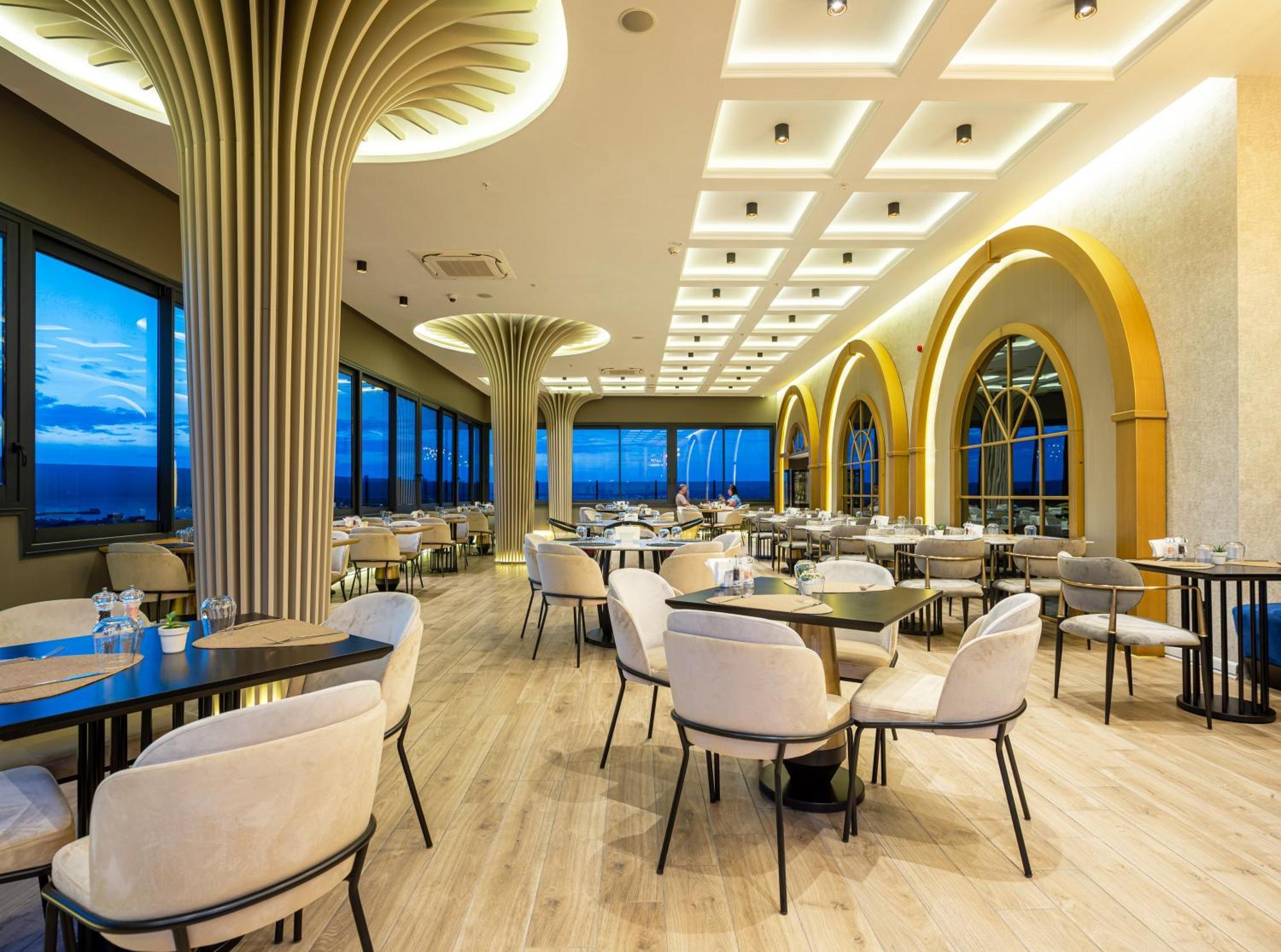 Doubletree By Hilton Izmir - Alsancak Hotel Exterior photo