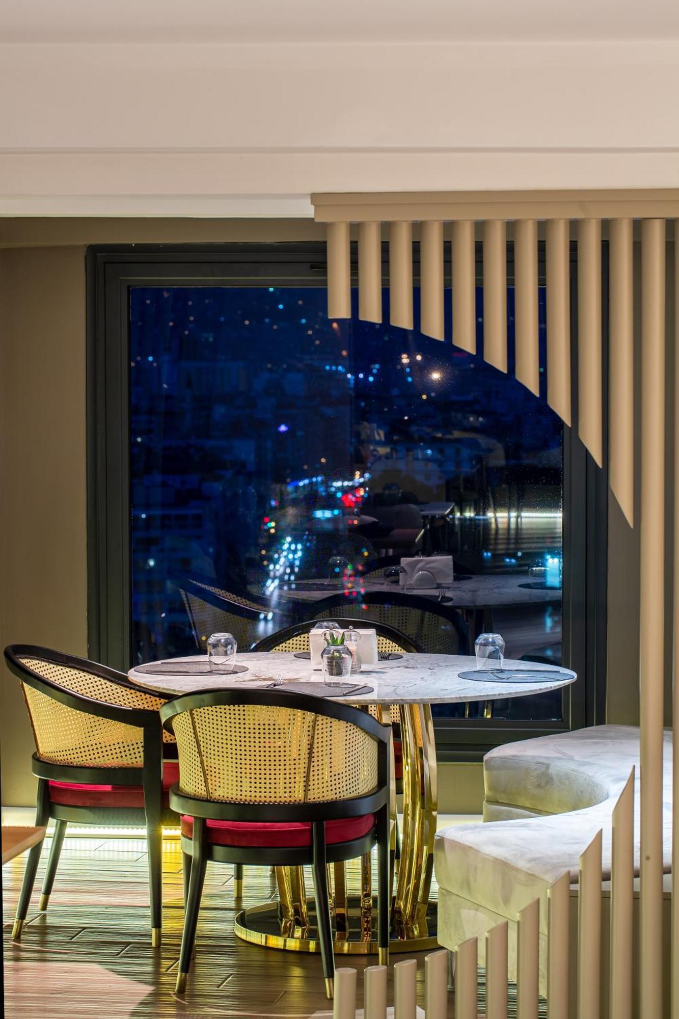 Doubletree By Hilton Izmir - Alsancak Hotel Exterior photo
