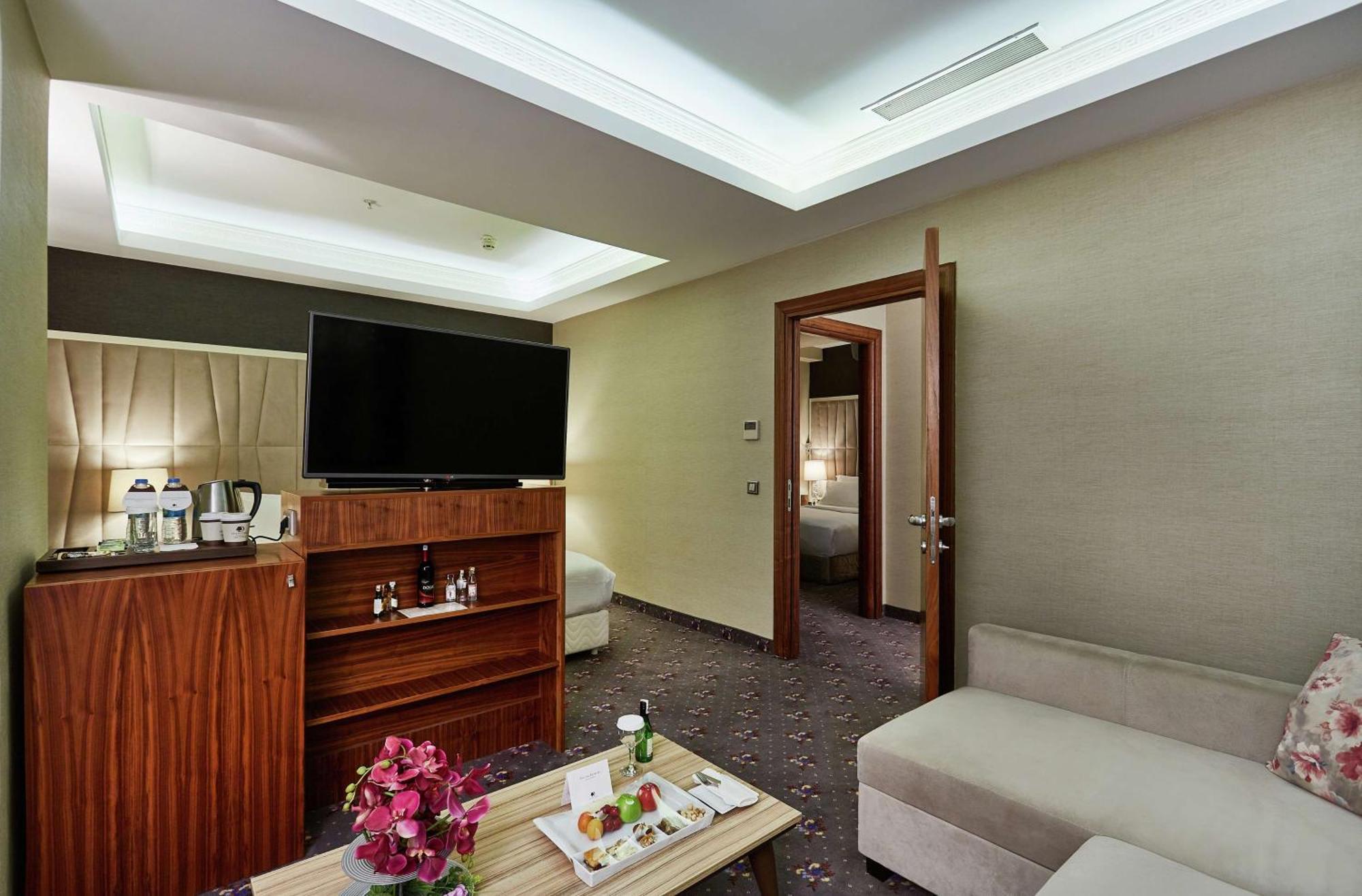 Doubletree By Hilton Izmir - Alsancak Hotel Exterior photo