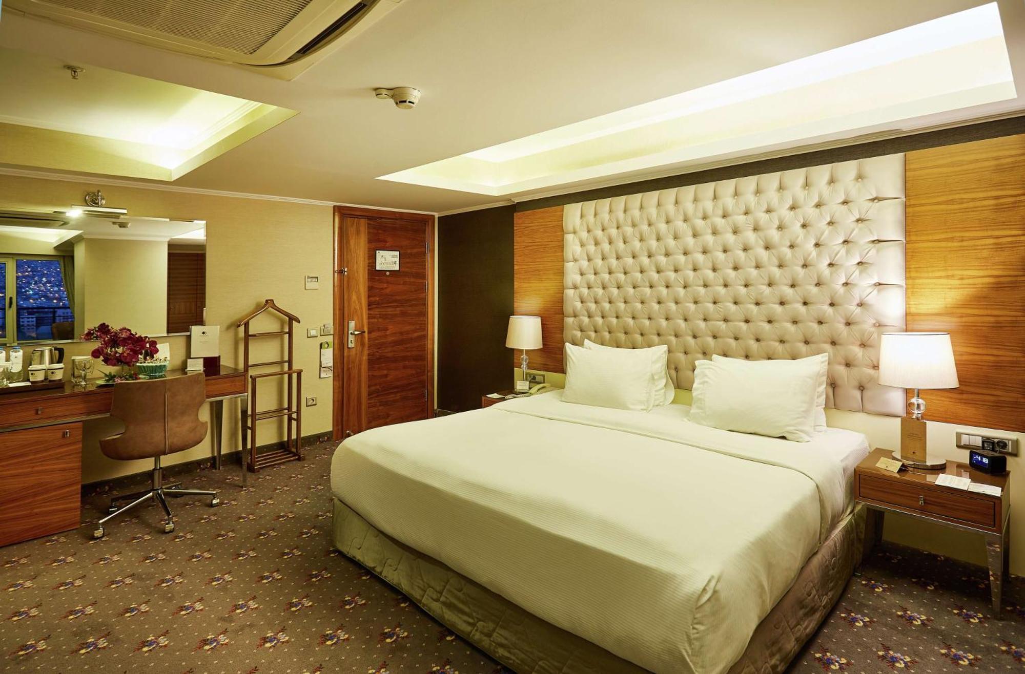 Doubletree By Hilton Izmir - Alsancak Hotel Exterior photo